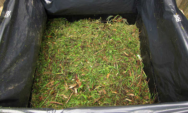 Use of grass clippings within the backyard