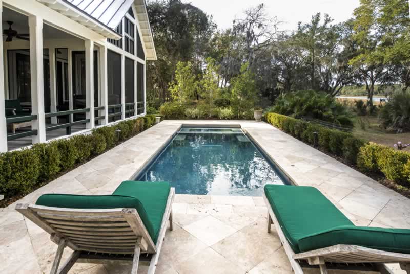 Find out how to put together your backyard for the swimming pool