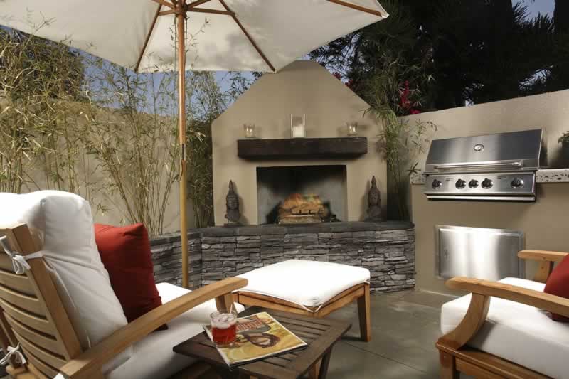 How you can arrange a barbecue in a small backyard