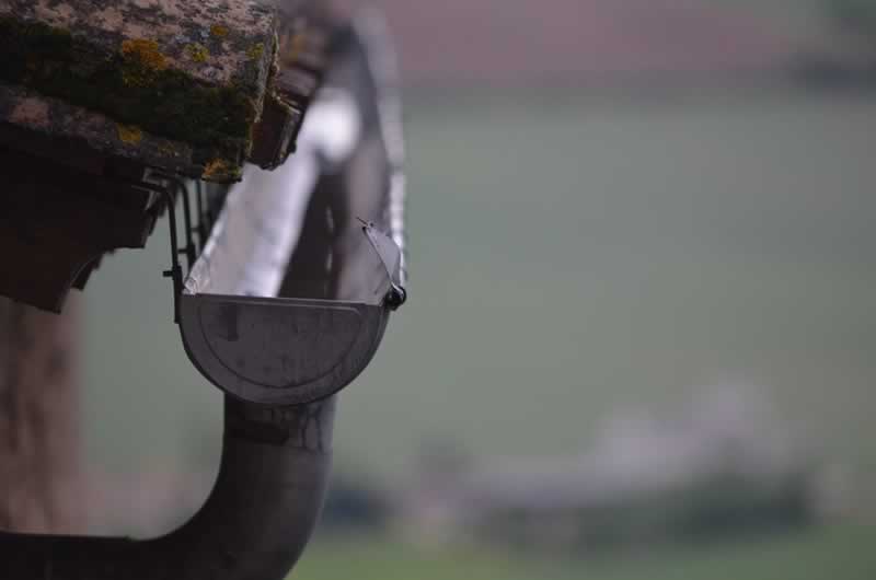 The right way to correctly clear your gutters