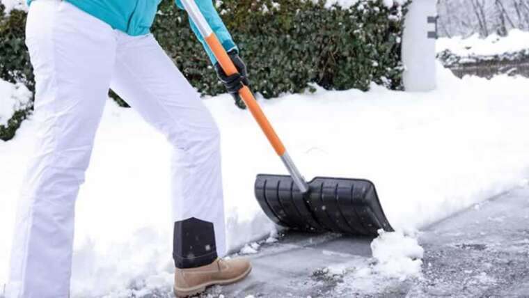 three recommendations on selecting one of the best snow shovel for you