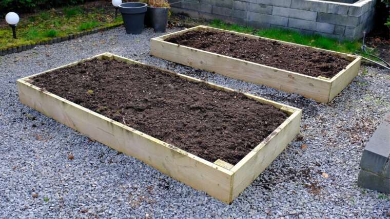 Put together the Floor for Raised Beds in 7 Steps