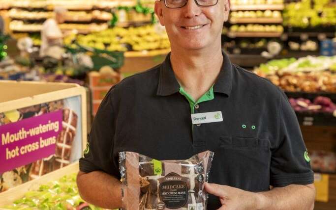 Majors get their buns out