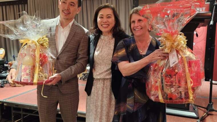 Gong Grocer welcomes 12 months of the Horse